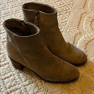 Roberto del Carlo Italian Tan Suede Ankle Boots